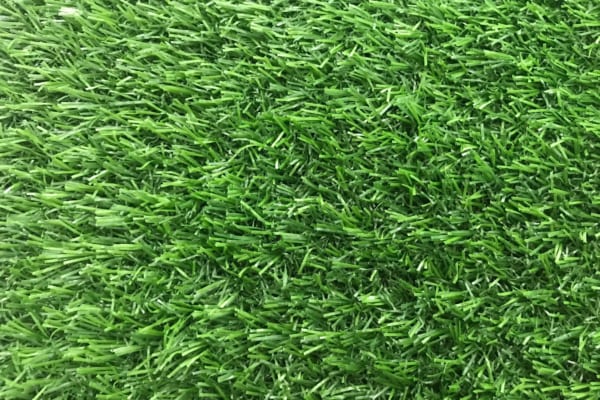 Cỏ nhân tạo trải sàn loại tốt, độ bền cao.